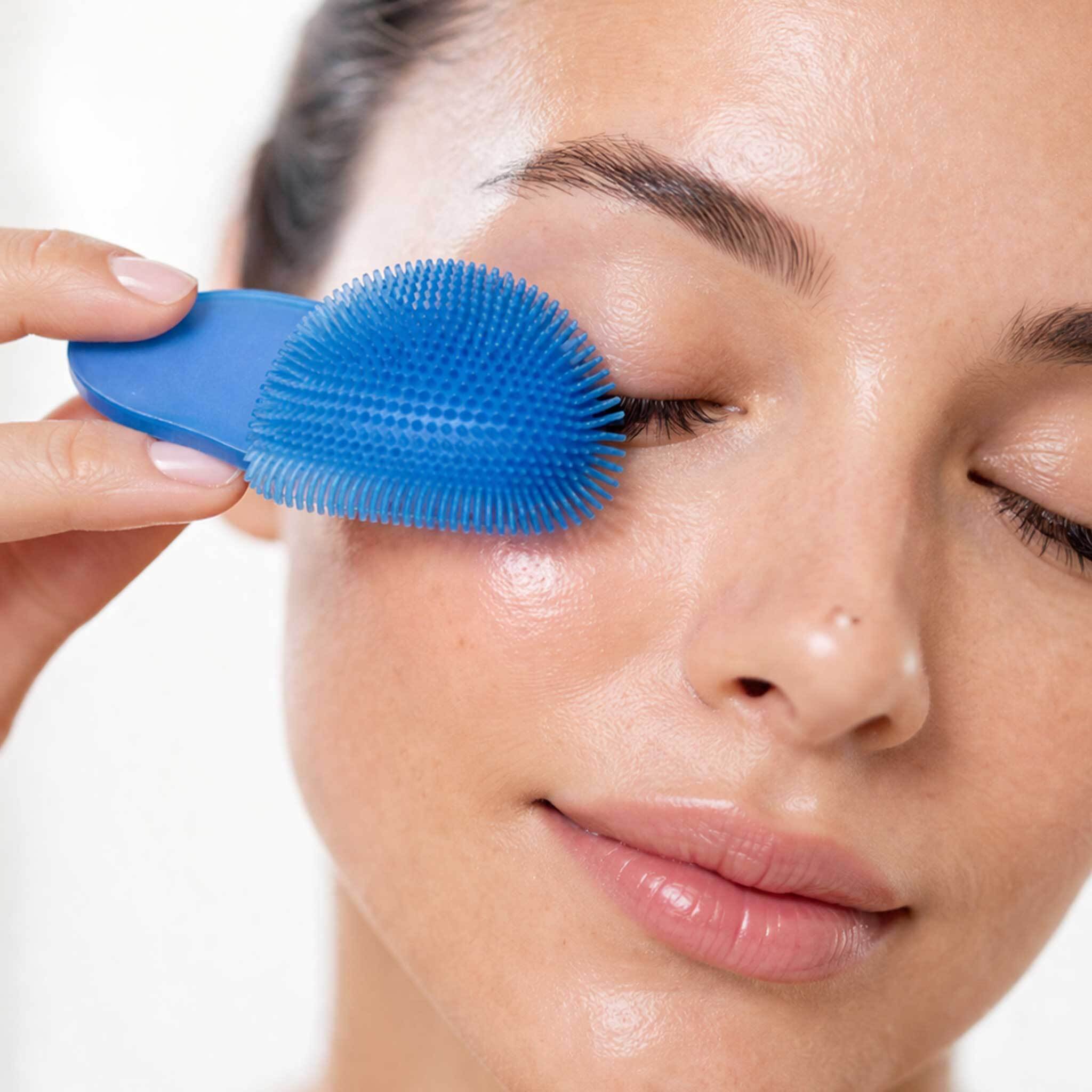 The Broosh™ by Oosh! - Whisper Touch Eyelid Brush
